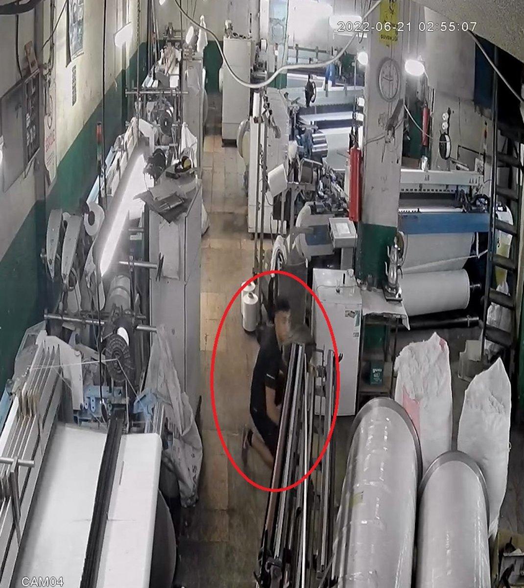 Bursa'da cep telefonunu çaldı, göz göze gelince silah doğrulttu