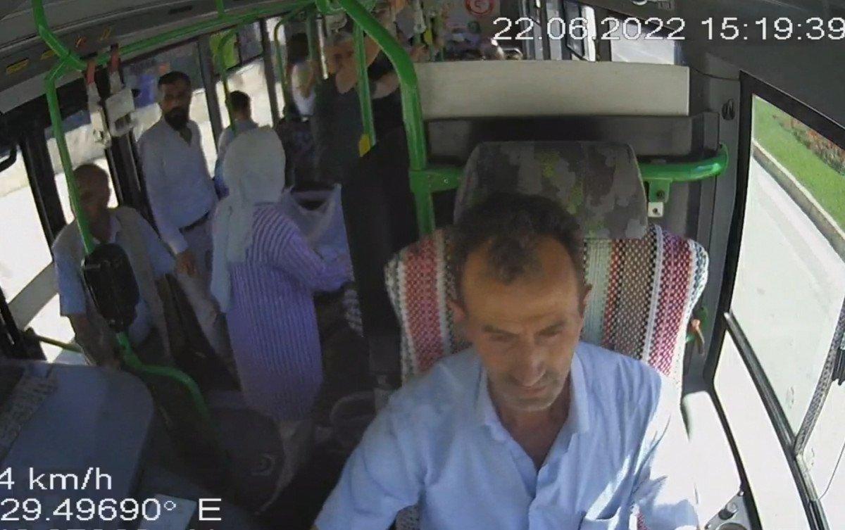 Bursa’da otobüs şoförü rahatsızlanan yolcuyu hastaneye yetiştirdi