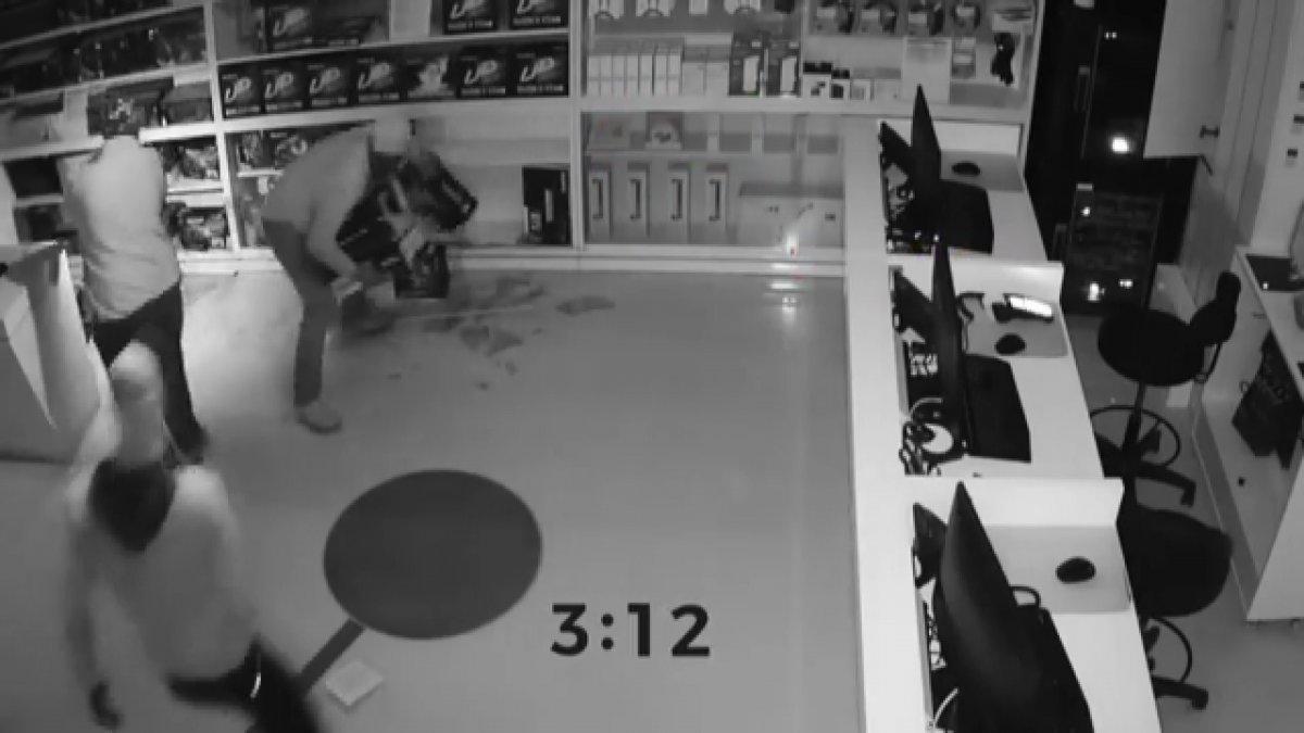 Ümraniye’de 3 milyonluk elektronik eşya çalındı