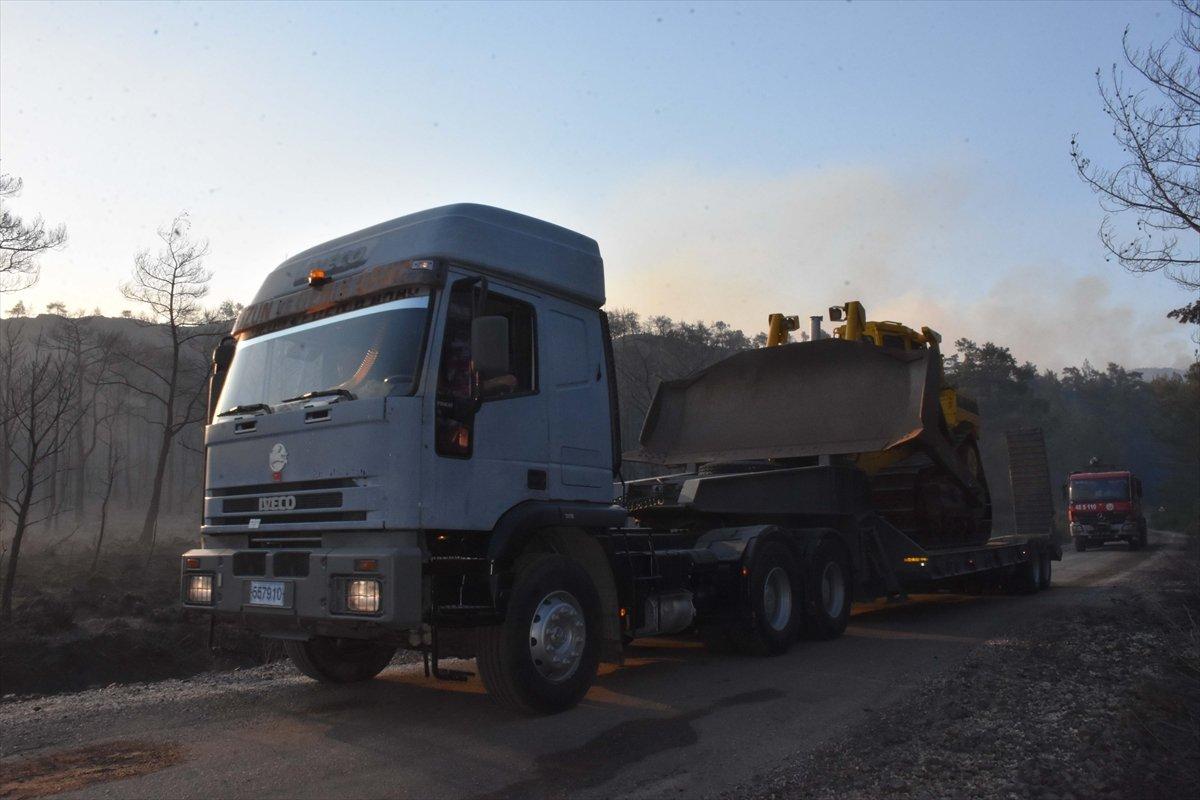 Meral Akşener'den 'orman yangınlarına uçak yok' provokasyonu