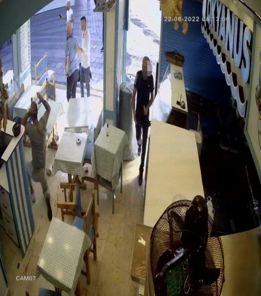 Üsküdar'da dükkan sahibi ile eski kiracı çatıştı: 1 ölü