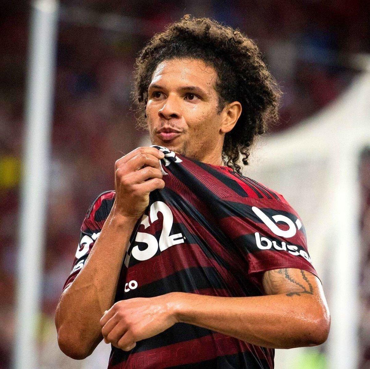 Fenerbahçe'nin istediği Arao'nun pozisyon alma sıkıntısı