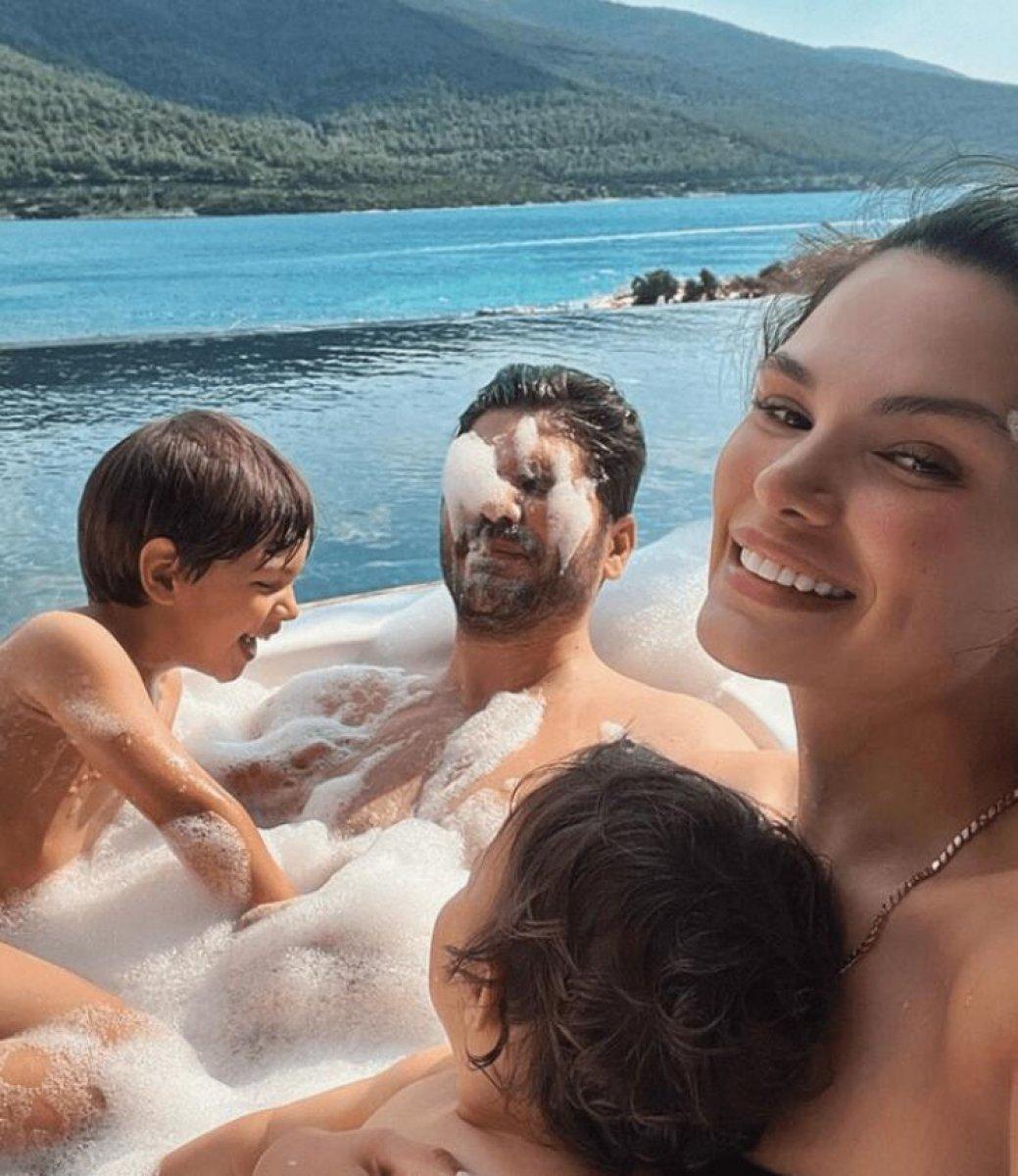 Almeda Abazi'nin köpük banyosu