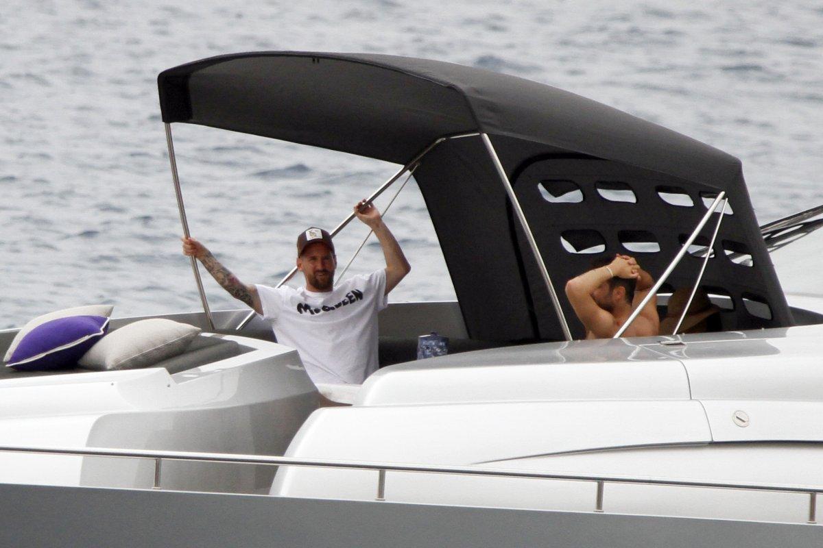 Messi ve Fabregas aileleri tat‎ilde