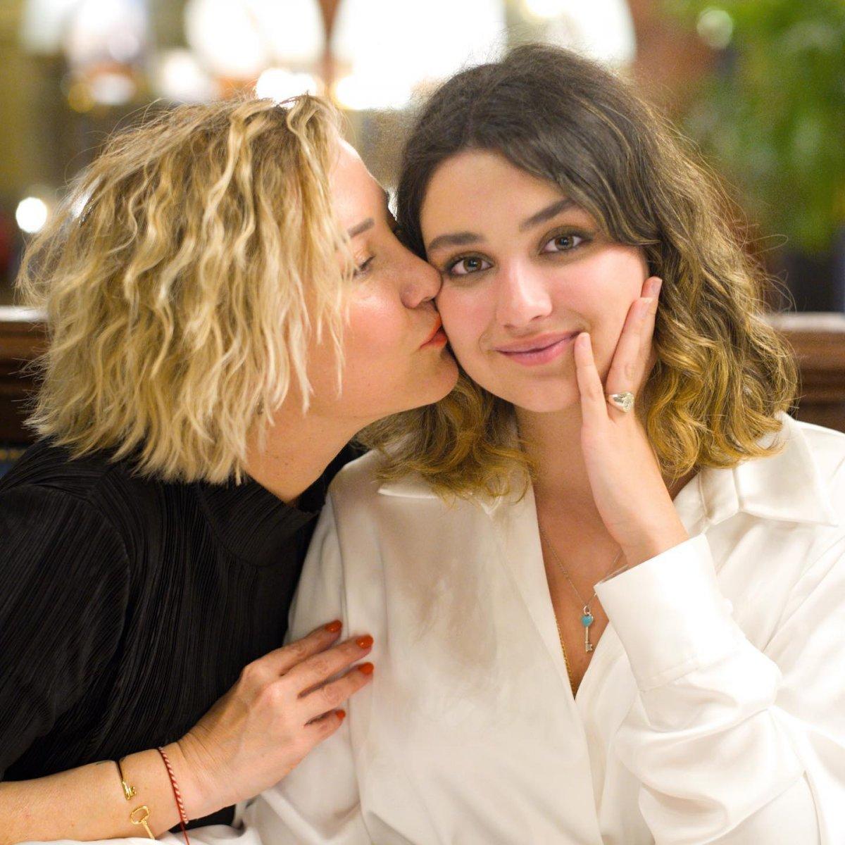 Berna Laçin'in kızının gözyaşları