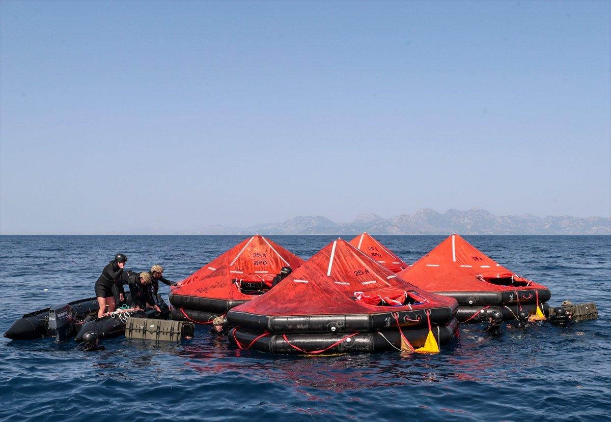 Deniz Kuvvetleri'nin kurtarıcı timi PAK, üstün yetenekleriyle göze çarpıyor