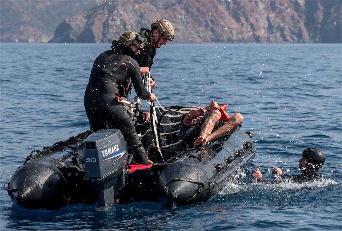 Deniz Kuvvetleri'nin kurtarıcı timi PAK, üstün yetenekleriyle göze çarpıyor