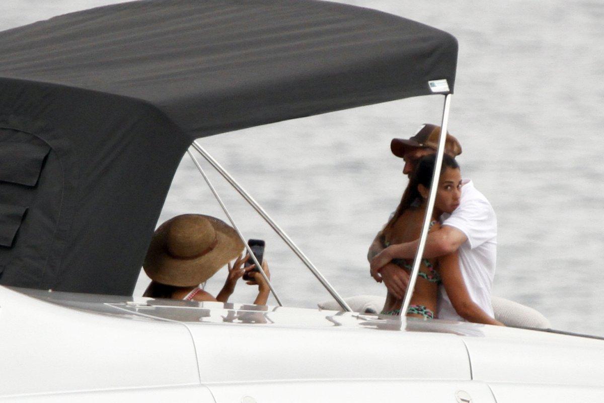 Messi ve Fabregas aileleri tat‎ilde