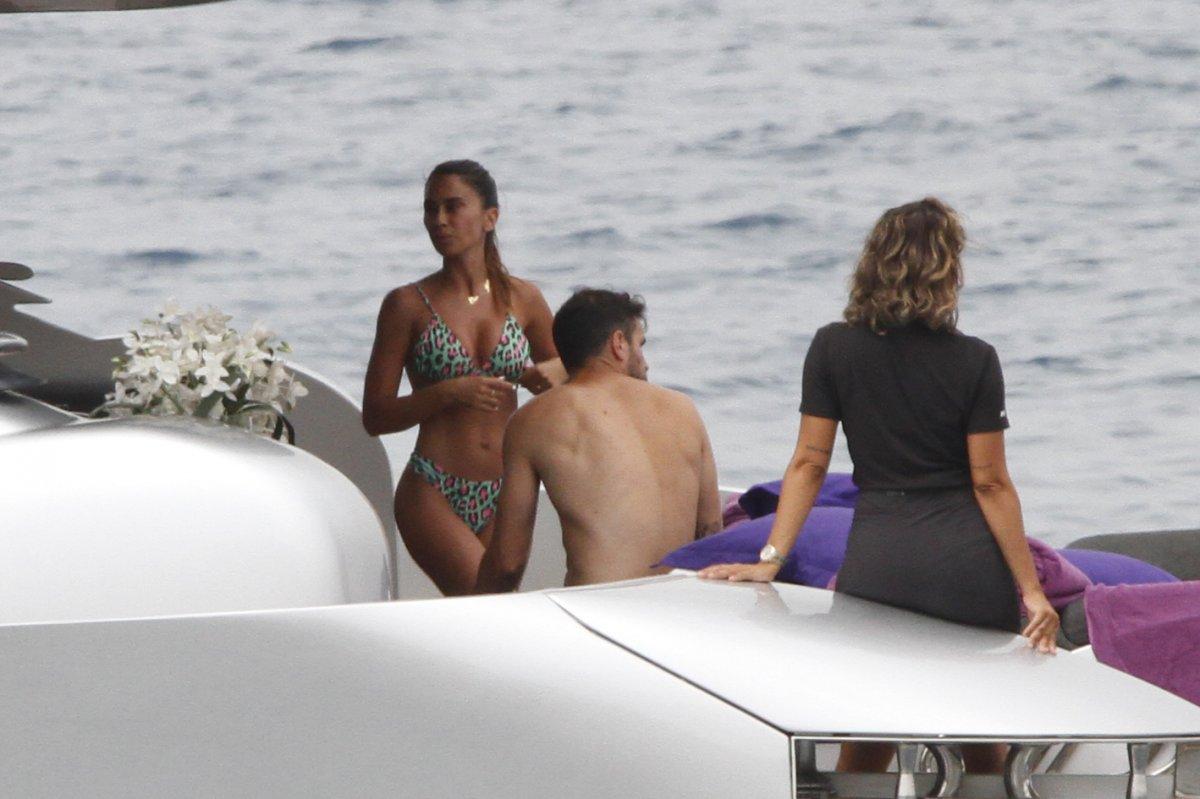 Messi ve Fabregas aileleri tat‎ilde