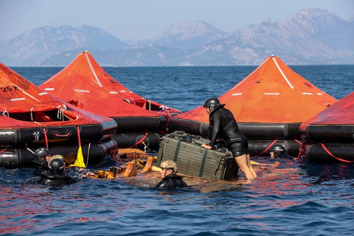 Deniz Kuvvetleri'nin kurtarıcı timi PAK, üstün yetenekleriyle göze çarpıyor