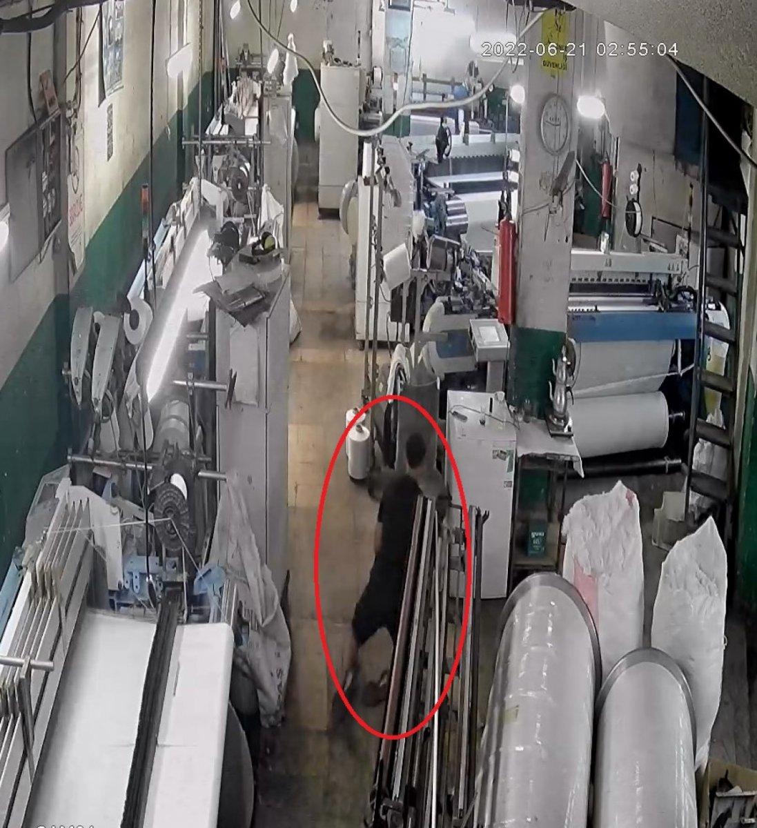 Bursa'da cep telefonunu çaldı, göz göze gelince silah doğrulttu