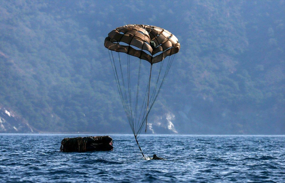 Deniz Kuvvetleri'nin kurtarıcı timi PAK, üstün yetenekleriyle göze çarpıyor