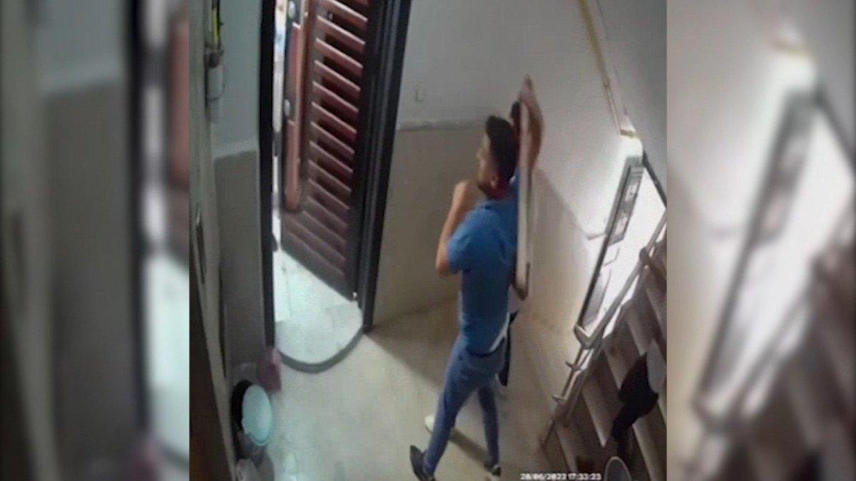 Şanlıurfa'da, apartmanda sopalı saldırı anları kamerada