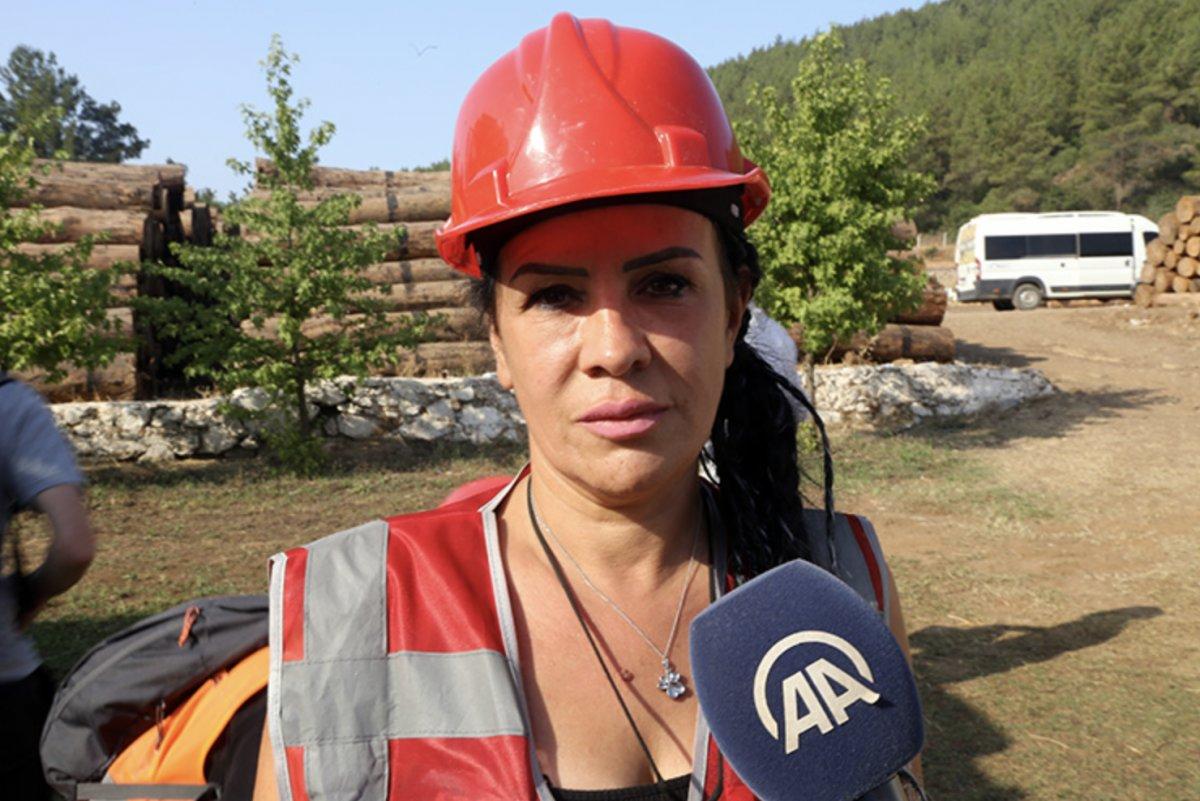 Marmaris'teki yangından kaçan kaplumbağaya hayvanseverler yardım etti