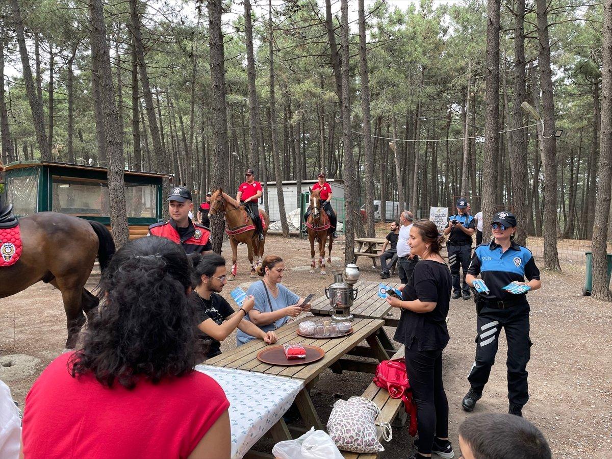 İstanbul'da atlı polisler önleyici yangın denetiminde