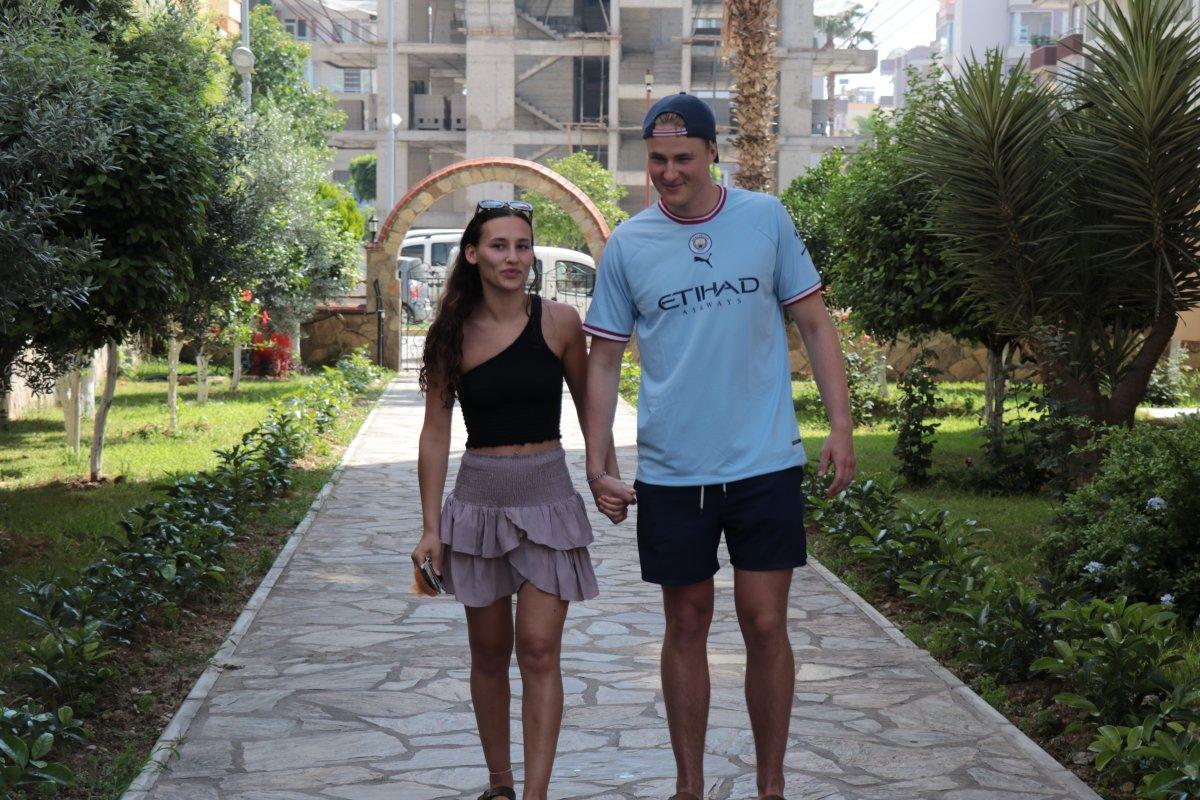 Kimlikle Türkiye'ye gelen ilk Norveçli tatiline başladı