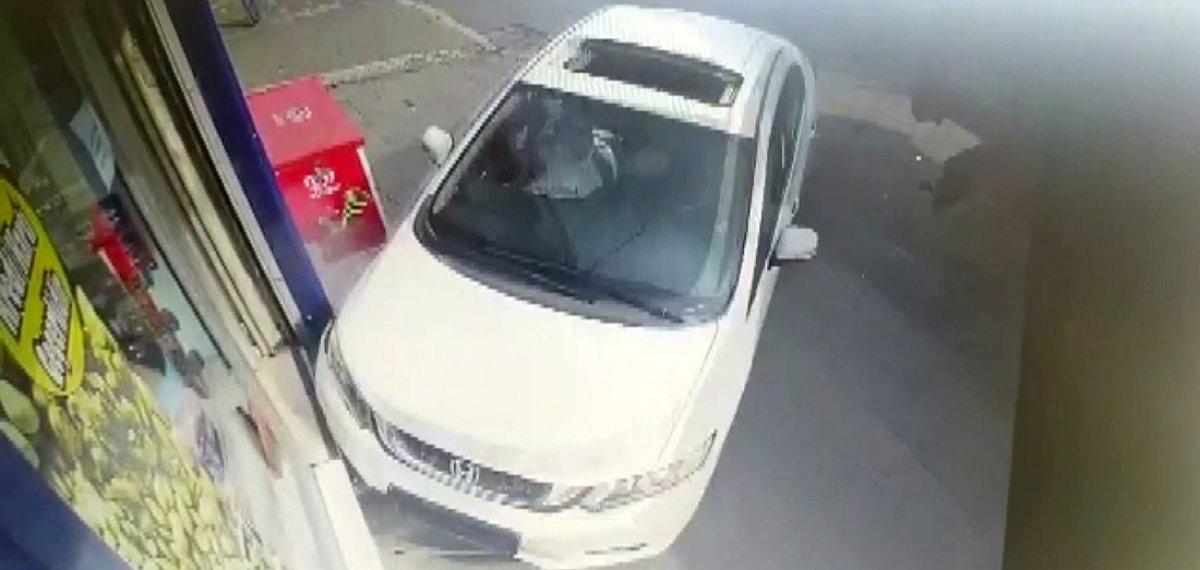 Esenyurt’ta ehliyetsiz sürücü ortalığı birbirine kattı