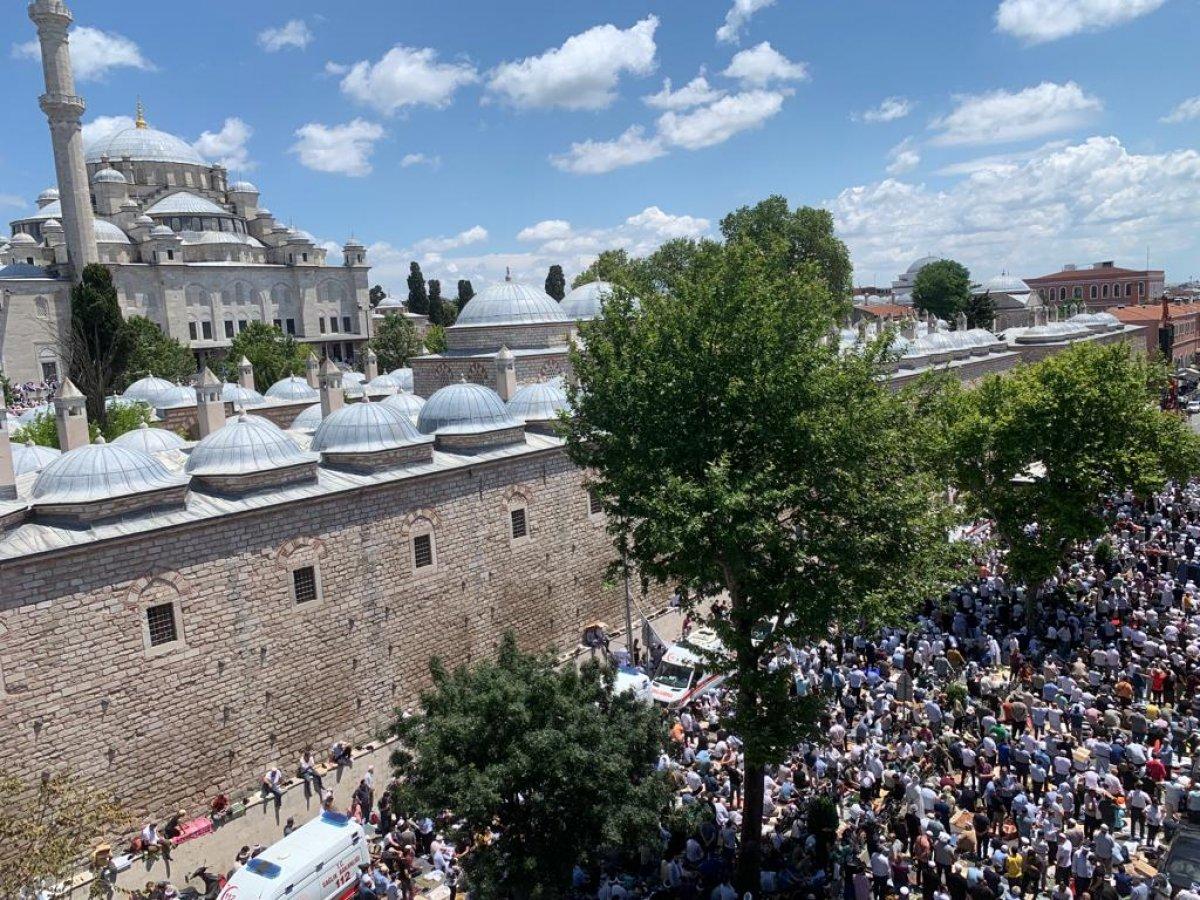 Mahmut Ustaosmanoğlu'nun cenazesindeki kalabalık, Fatih Camii ve çevresini doldurdu