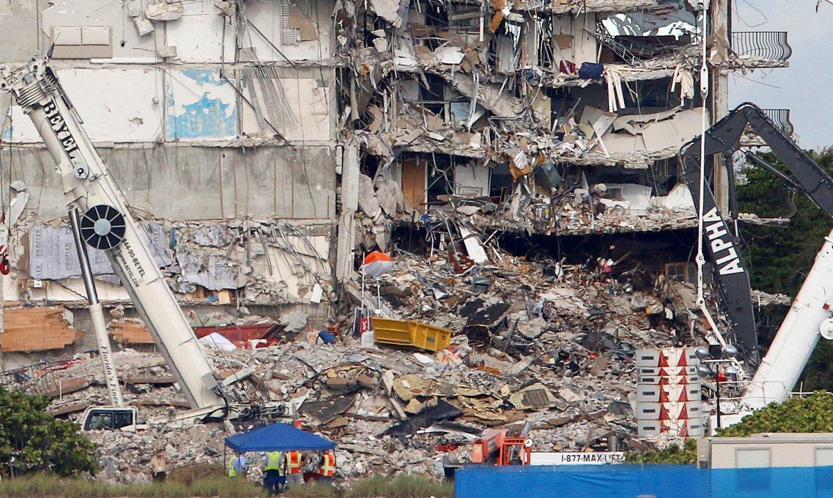 Miami'de çöken binada ölenlerin yakınlarına 1 milyar dolar tazminat