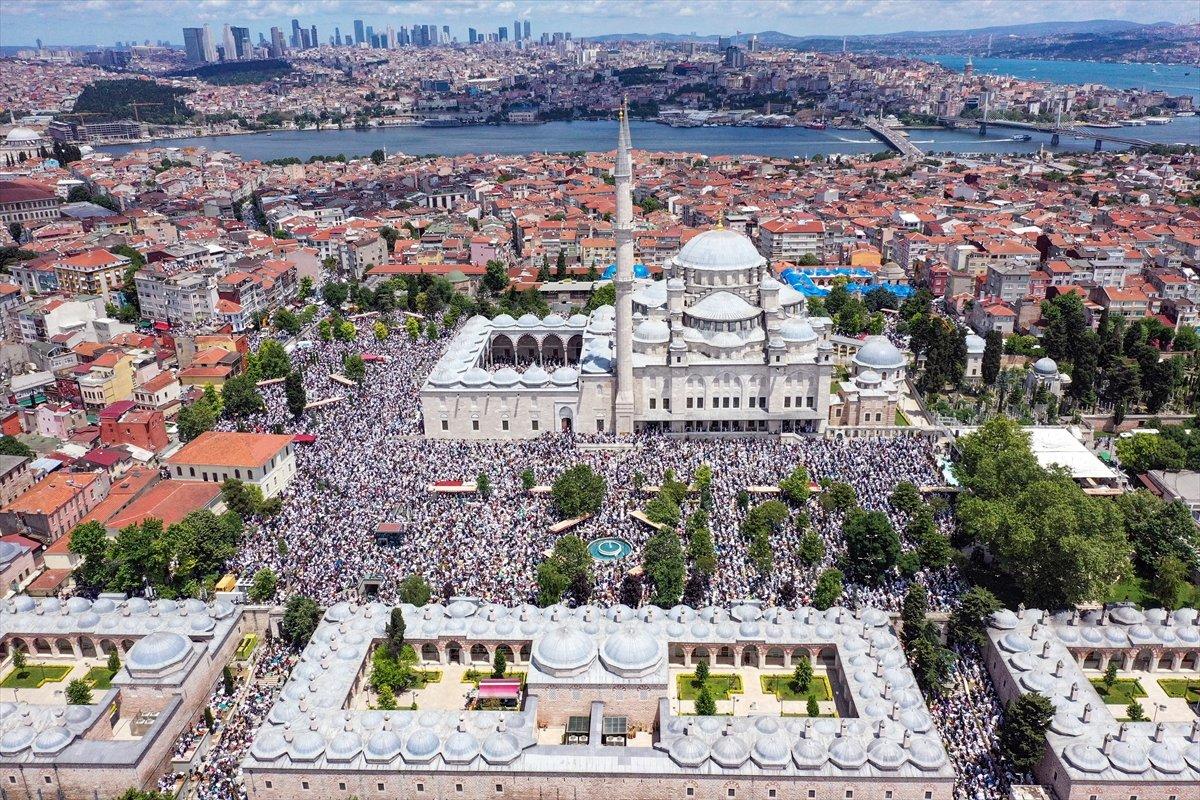 Mahmut Ustaosmanoğlu'nun cenazesindeki kalabalık, Fatih Camii ve çevresini doldurdu
