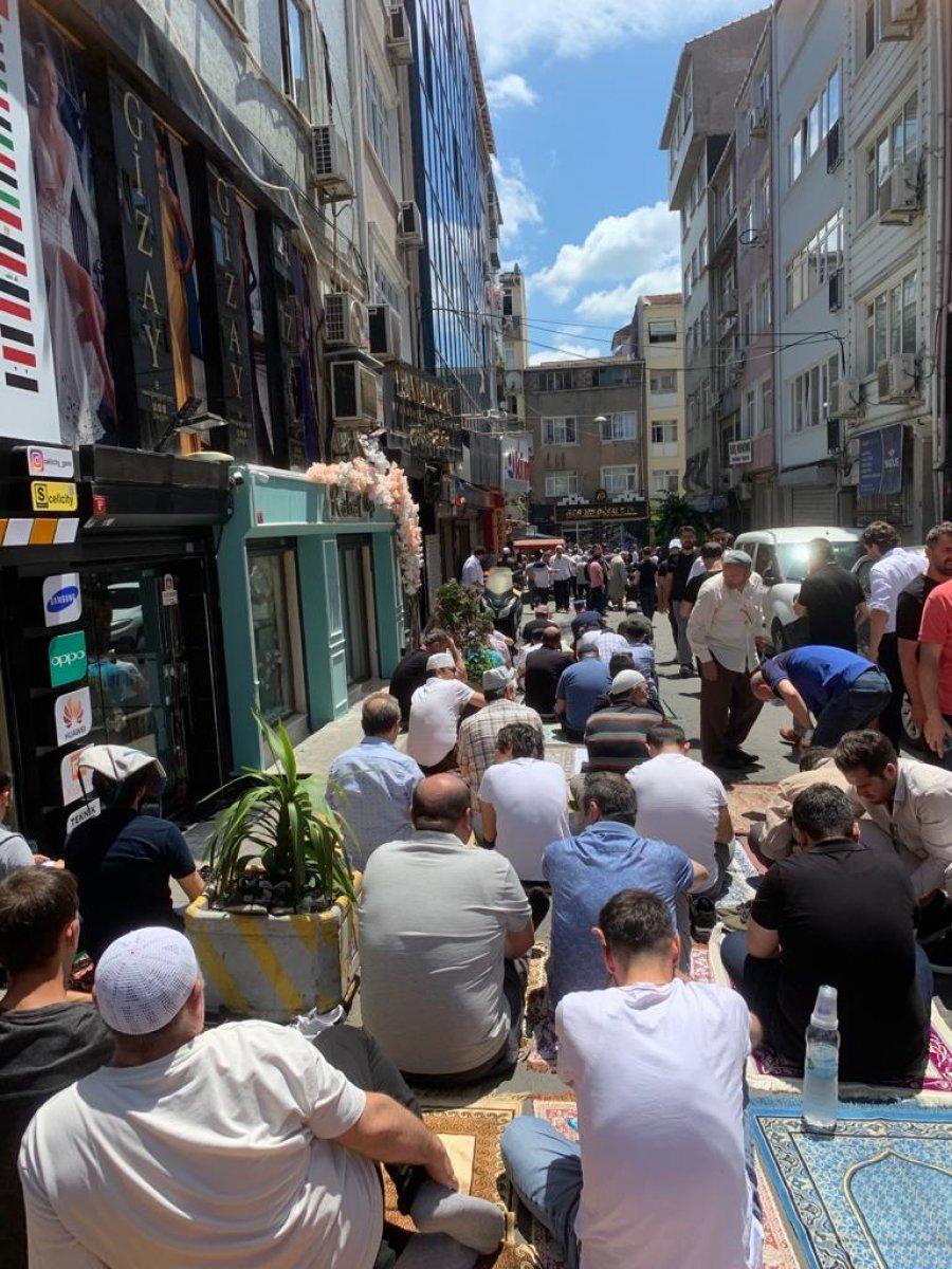 Mahmut Ustaosmanoğlu'nun cenazesindeki kalabalık, Fatih Camii ve çevresini doldurdu