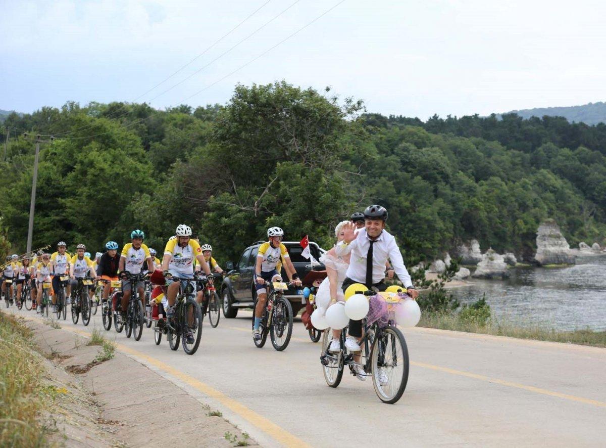 Kocaeli'de bir çift bisiklet festivaline katıldı