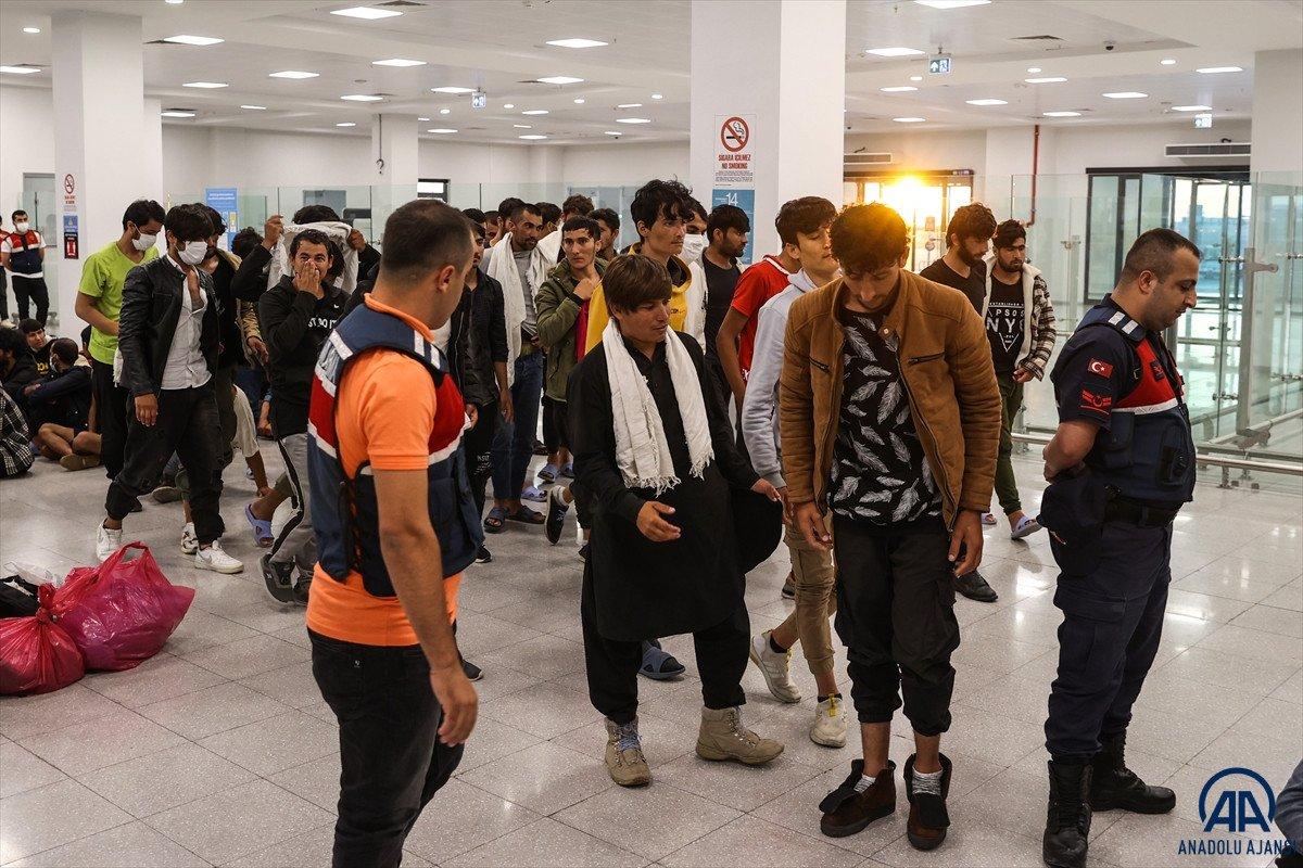 Afganistan uyruklu 131 kaçak göçmen, geri gönderildi