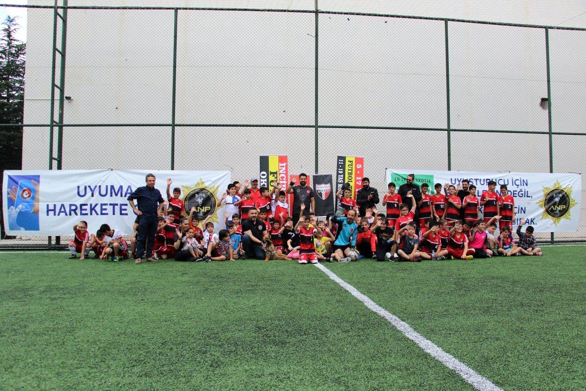 Uyuşturucu İle Mücadele Günü'nde polisler çocuklarla maç yaptı