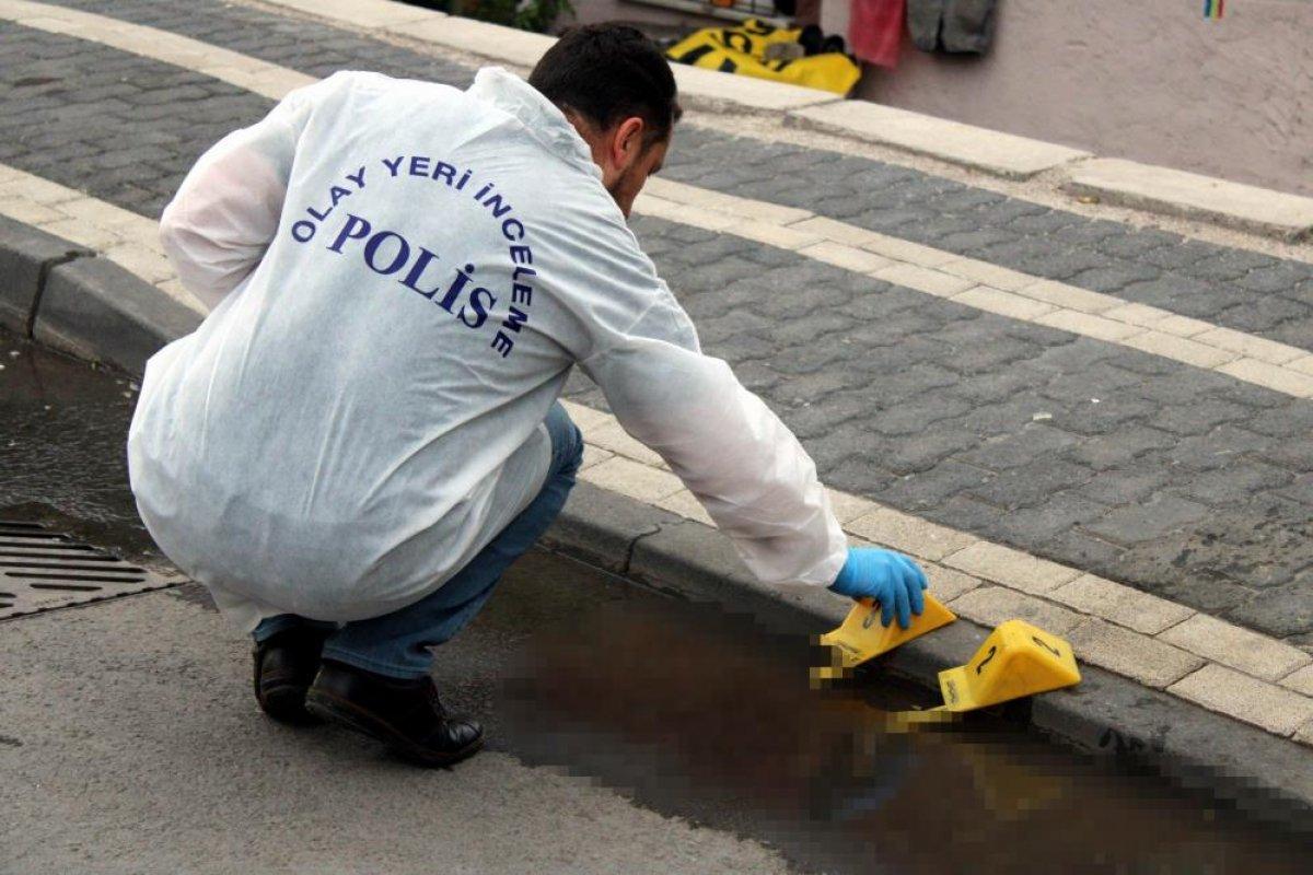 Kayseri'de boşandığı eşi ve arkadaşına sokak ortasında kurşun yağdırdı