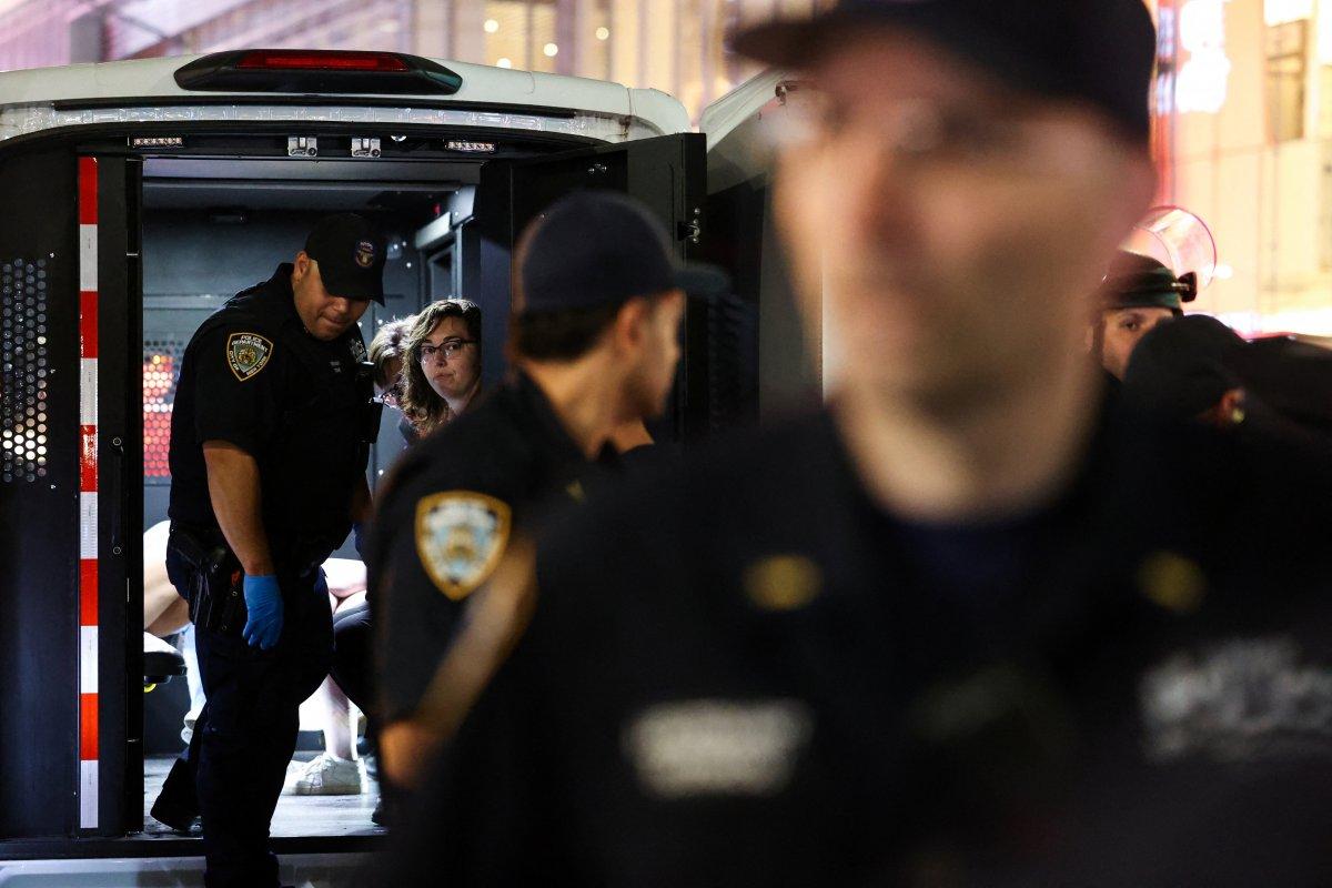 ABD'de kürtaj kararı sonrası yapılan eylemlere polisten sert müdahale