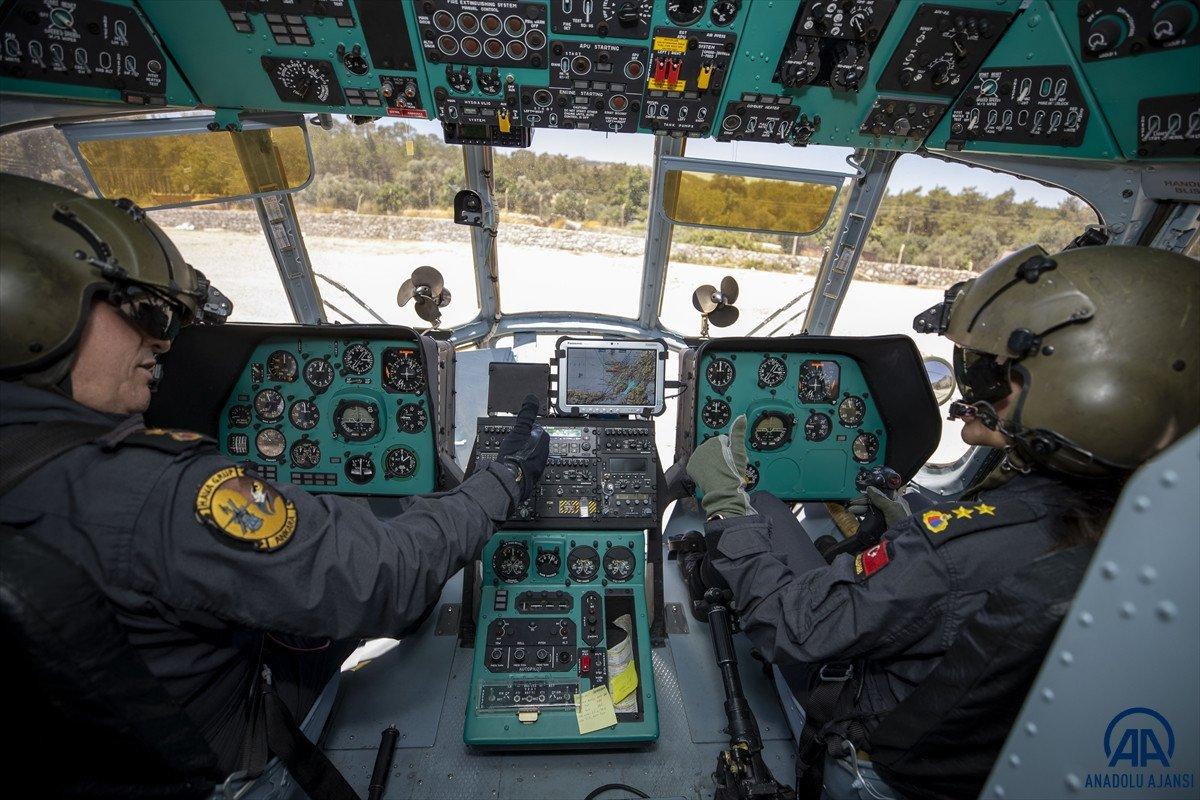 Jandarmanın kadın pilotu orman yangınında da görevinin başında