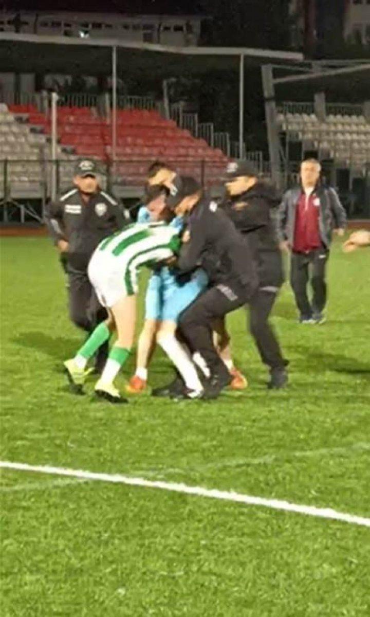 Bartın'da iki takım futbolcuları arasında kavga çıktı