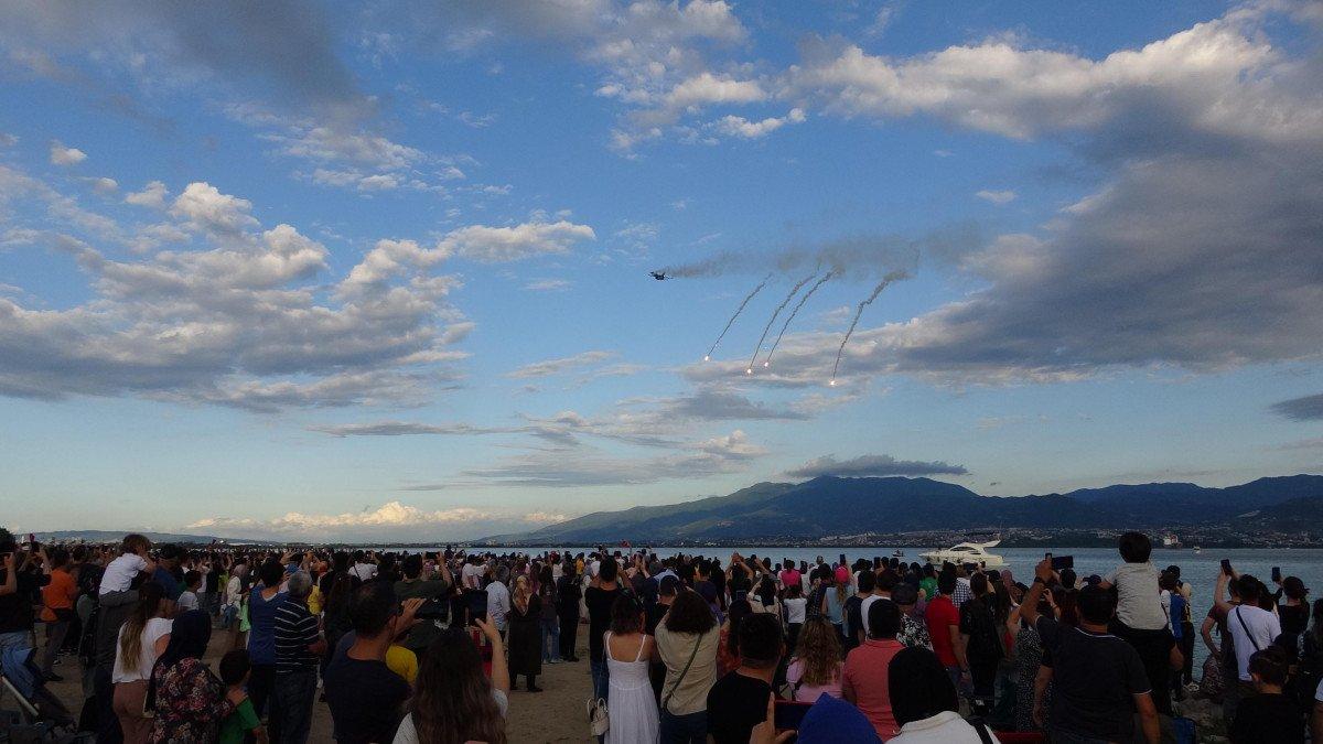 SoloTürk'ten Kocaeli'de nefes kesen gösteri uçuşu