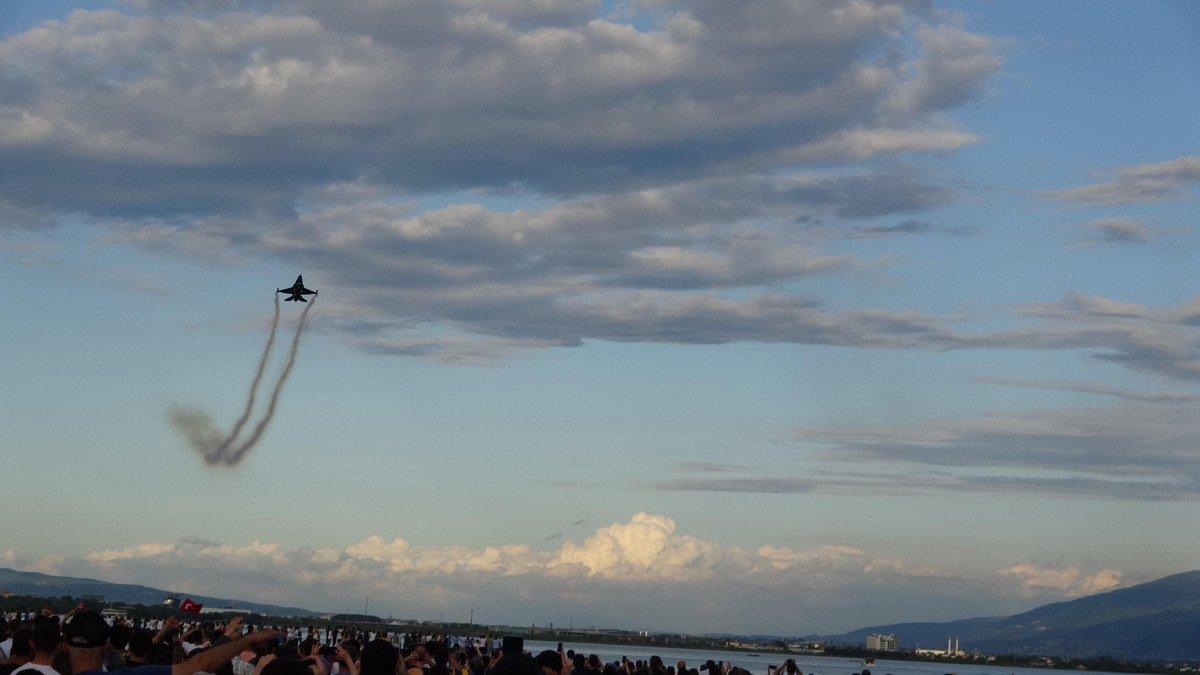 SoloTürk'ten Kocaeli'de nefes kesen gösteri uçuşu