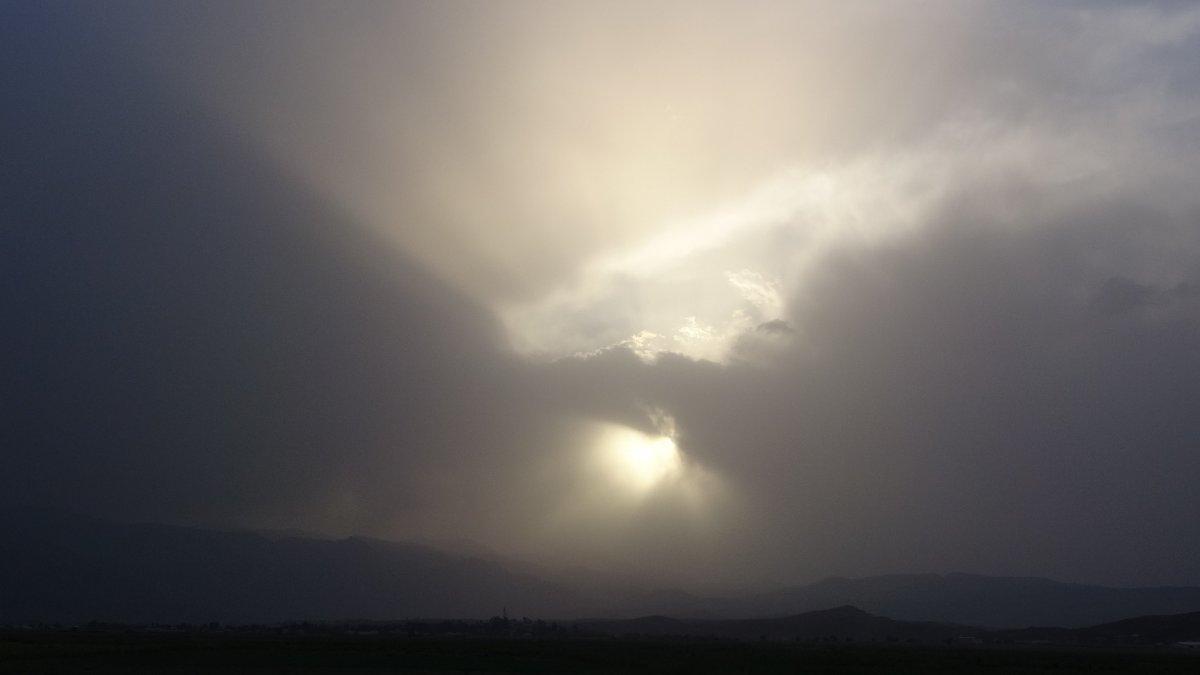 Hakkari'de toz bulutu etkili oldu