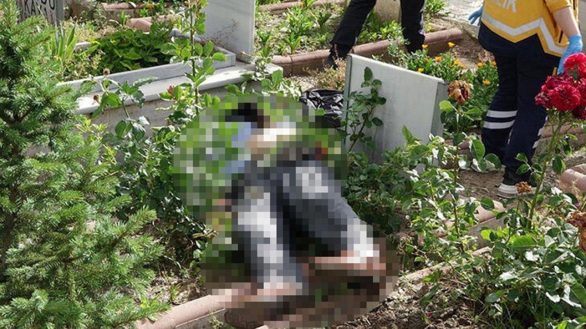 Çorum'da kabir ziyaretine giden adam kalp krizi geçirdi