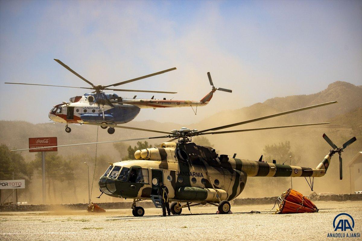 Jandarmanın kadın pilotu orman yangınında da görevinin başında