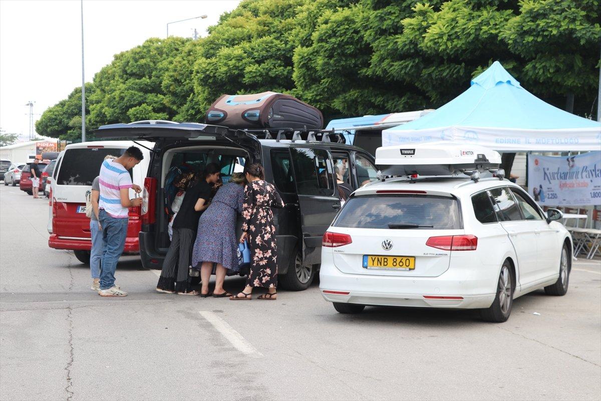 Gurbetçilerin gelişi yoğunlaştı, sınır kapılarından girişler arttı