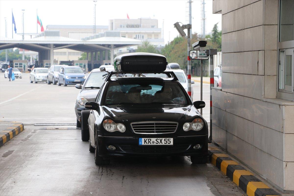 Gurbetçilerin gelişi yoğunlaştı, sınır kapılarından girişler arttı