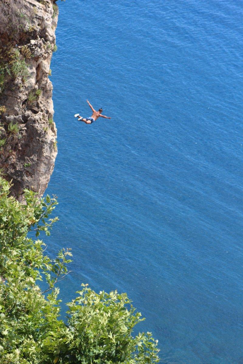 Antalya'da turistler sahilleri doldurdu