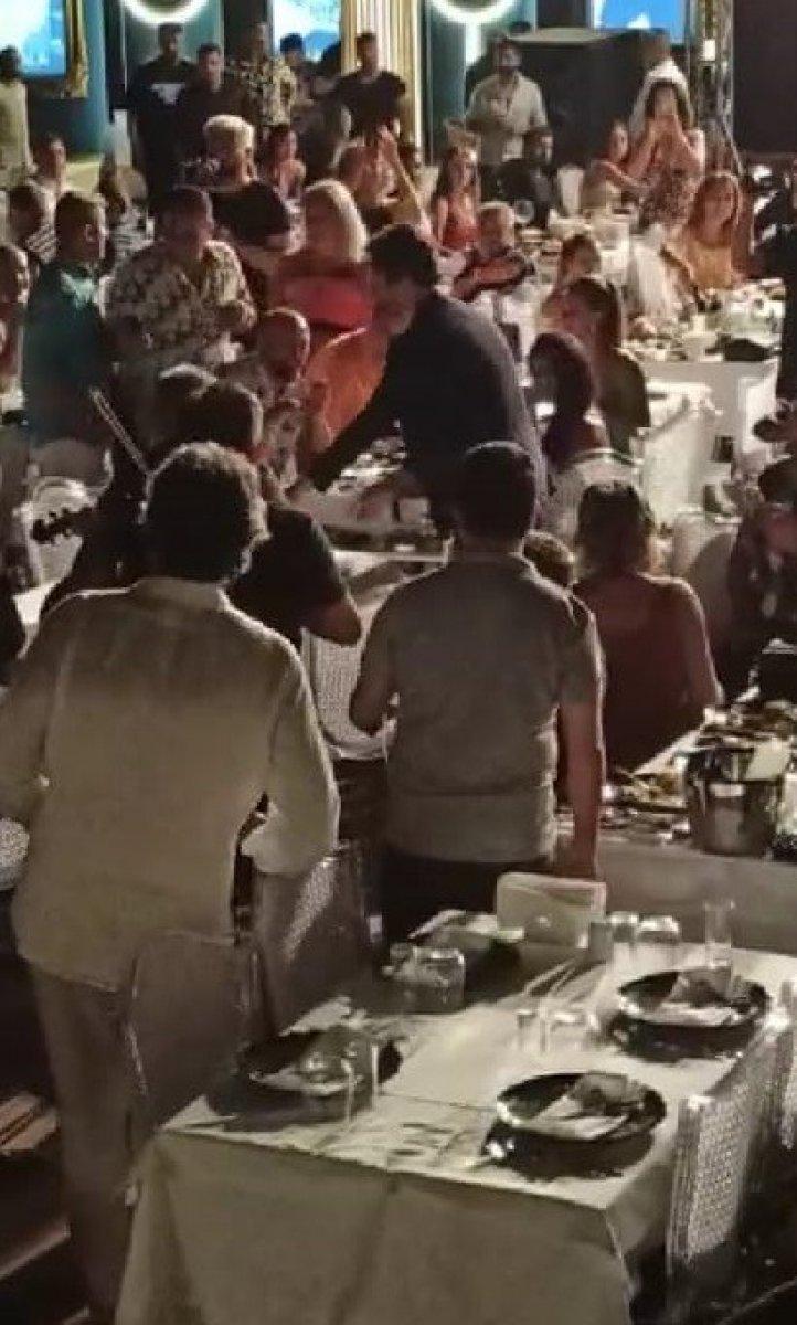 Mahsun Kırmızıgül, çıplak sesle konser verdi