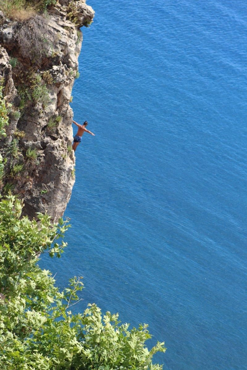 Antalya'da turistler sahilleri doldurdu