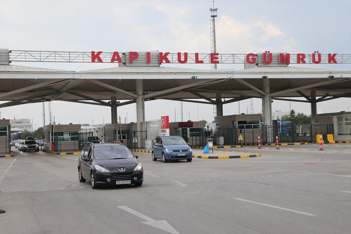 Gurbetçilerin gelişi yoğunlaştı, sınır kapılarından girişler arttı