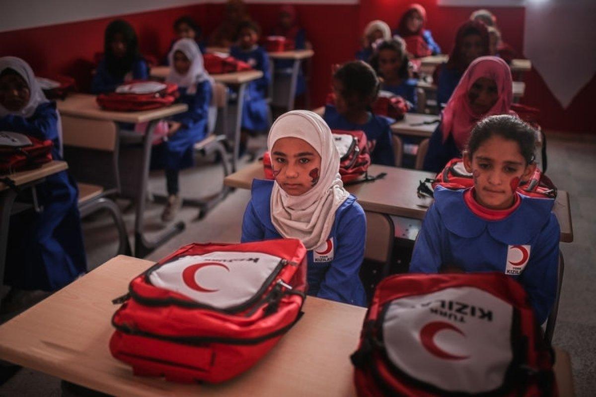 İdlib'de Suriyeli ailelere 901 briket ev daha teslim edildi