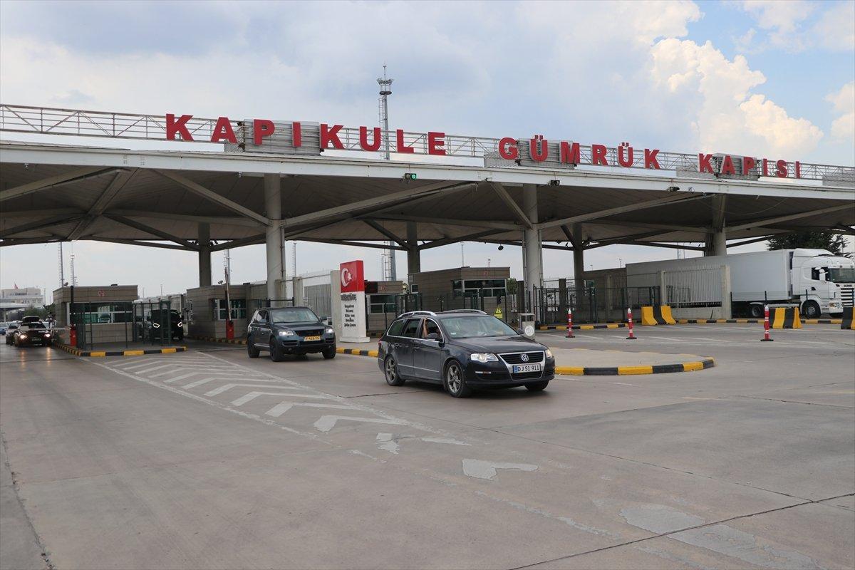 Gurbetçilerin gelişi yoğunlaştı, sınır kapılarından girişler arttı