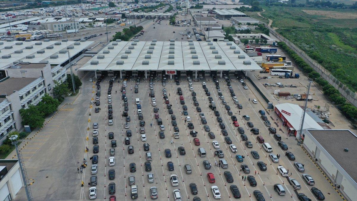 Gurbetçilerin gelişi yoğunlaştı, sınır kapılarından girişler arttı