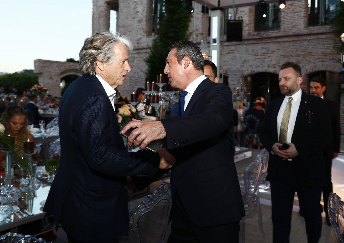 Fenerbahçeli futbolcu Dimitris Pelkas, Kiveli Marda ile dünyaevine girdi