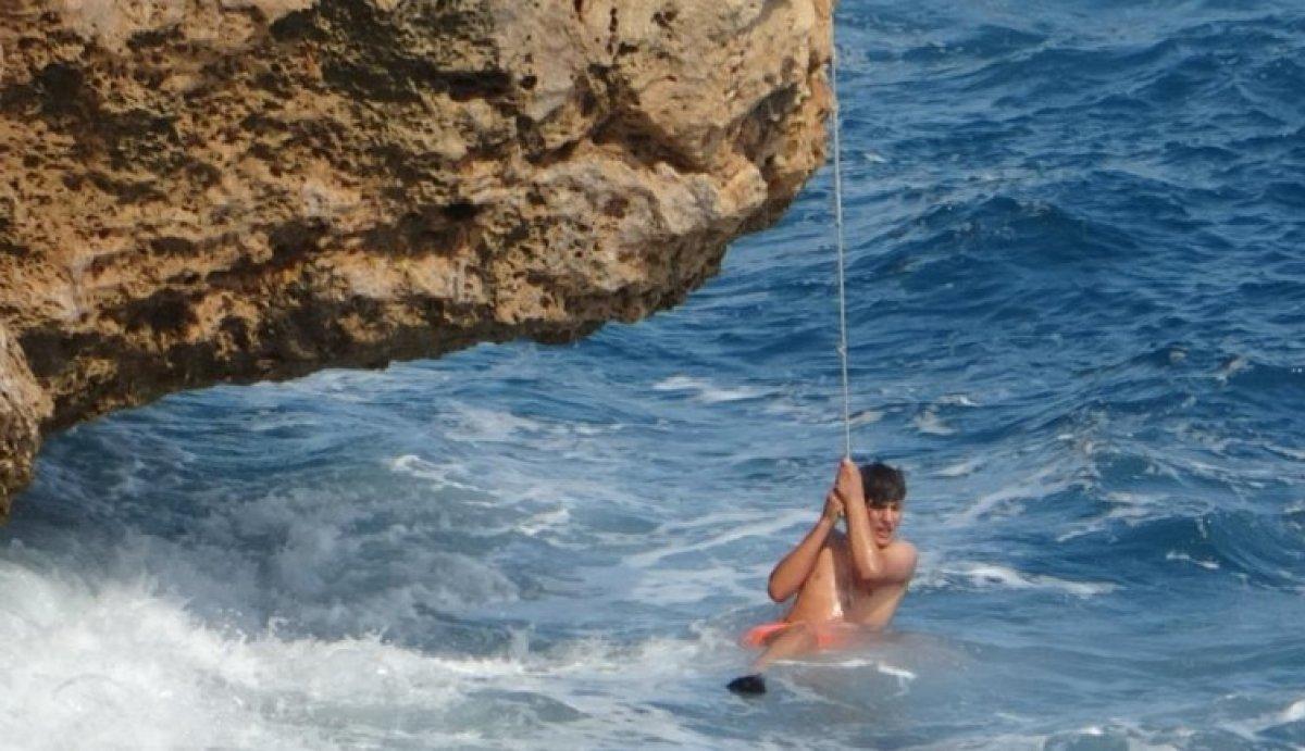 Antalya'da iki genç, 30 metrelik falezlerden denize atladı