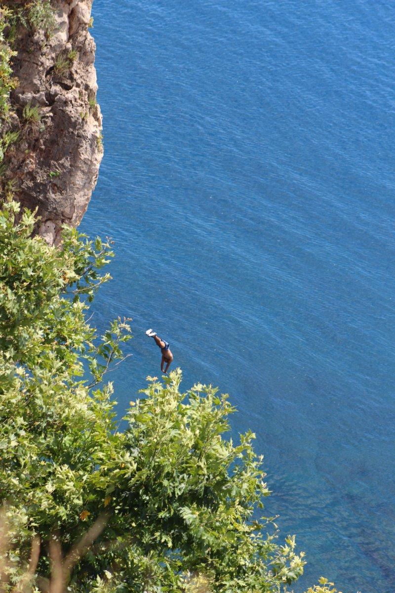 Antalya'da turistler sahilleri doldurdu