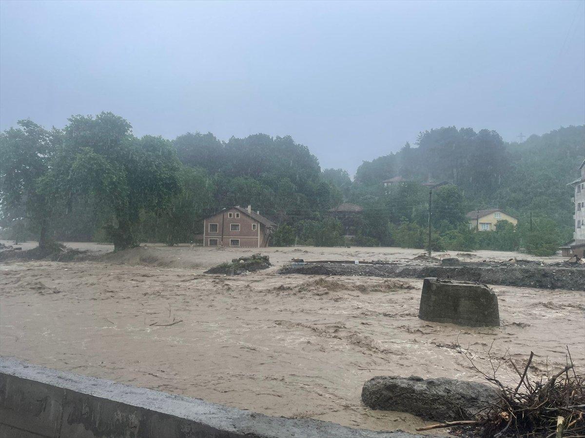 Ulaştırma ve Altyapı Bakanlığı, sel bölgesindeki çalışmalarla ilgili bilgilendirdi